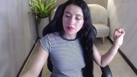 Snapshot of tatiscelis_tf chatting on 11-28-25, 12:57 TATIS online show from 11-28-25, 12:57