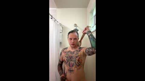 Snapshot of tattedupboyfun chatting on 06-06-26, 03:06 tattedupboyfun online show from 06-06-26, 03:06