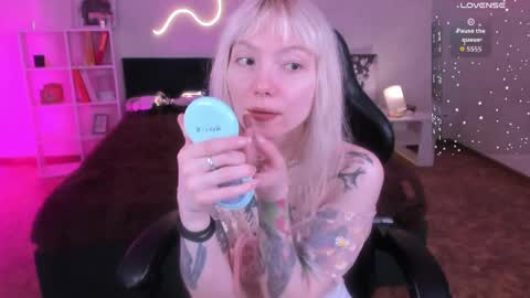 Snapshot of tattoo_artbaby chatting on 04-09-26, 12:54 tattoo_artbaby online show from 04-09-26, 12:54