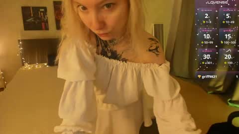 Snapshot of tattoo_artbaby chatting on 04-10-26, 01:00 tattoo_artbaby online show from 04-10-26, 01:00