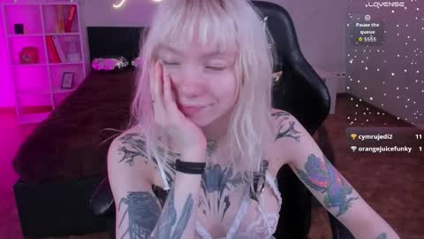 Snapshot of tattoo_artbaby chatting on 04-14-26, 01:00 tattoo_artbaby online show from 04-14-26, 01:00
