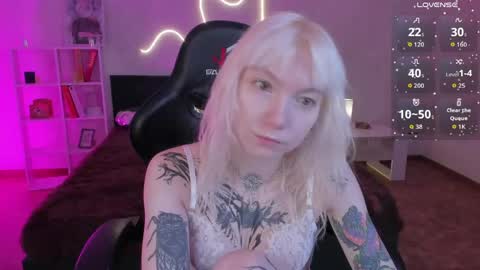 Snapshot of tattoo_artbaby chatting on 04-21-26, 01:18 tattoo_artbaby online show from 04-21-26, 01:18