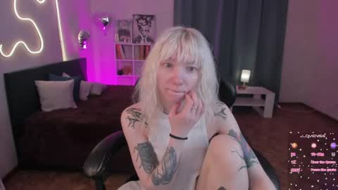Snapshot of tattoo_artbaby chatting on 05-10-26, 07:24 tattoo_artbaby online show from 05-10-26, 07:24