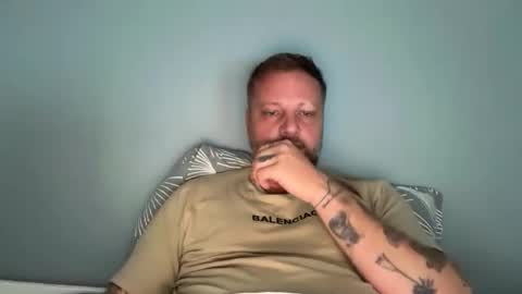 Snapshot of tattoomanforgirls chatting on 06-05-26, 05:07 tattoomanforgirls online show from 06-05-26, 05:07