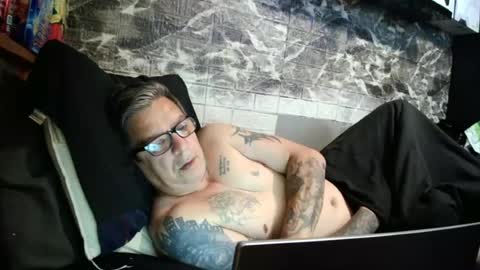 Snapshot of tatts4tits chatting on 07-09-26, 01:09 dave online show from 07-09-26, 01:09
