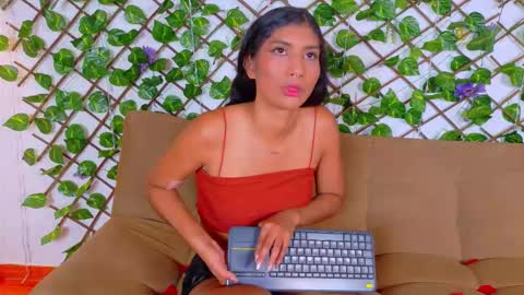 Snapshot of taty_miller chatting on 02-18-26, 06:15 Taty Miller online show from 02-18-26, 06:15