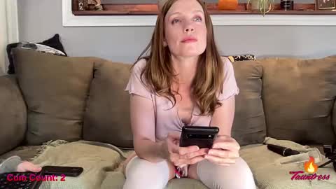 Snapshot of tauntress chatting on 09-28-25, 07:52 Tauntress online show from 09-28-25, 07:52