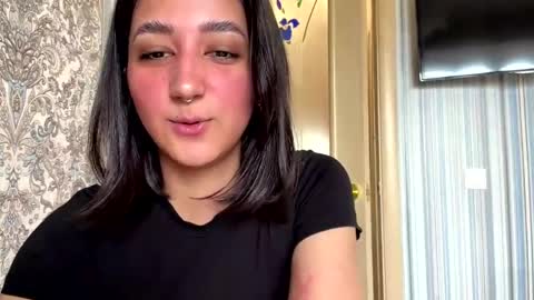Snapshot of tawnyamartinek chatting on 05-19-26, 07:04 Riza online show from 05-19-26, 07:04