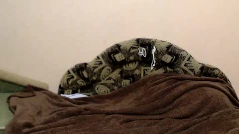 Taya online show from 11-17-25, 05:41