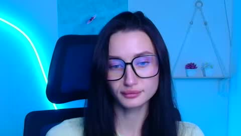 Snapshot of tayavibe chatting on 12-19-25, 12:23 Taya online show from 12-19-25, 12:23