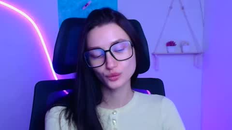 Snapshot of tayavibe chatting on 12-21-25, 06:31 Taya online show from 12-21-25, 06:31