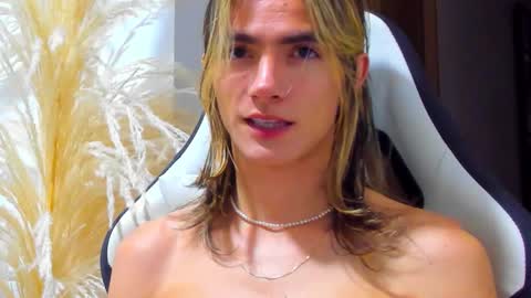 tayler_swift1 online show from 10-10-25, 08:13