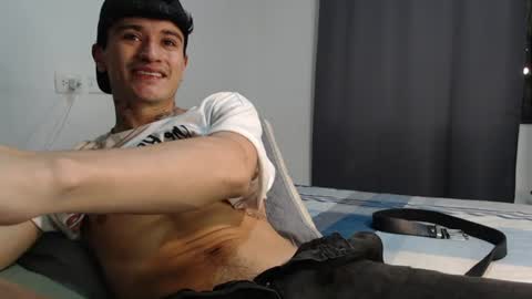 Snapshot of taylor_024 chatting on 06-26-26, 03:22 independent model online show from 06-26-26, 03:22