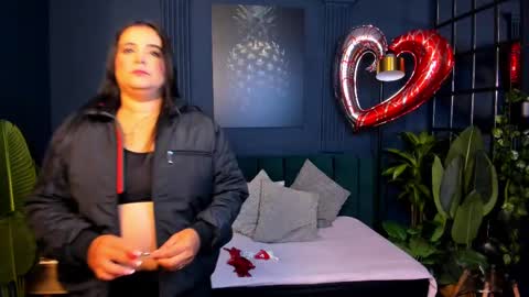 Snapshot of taylor_bennet chatting on 02-14-25, 12:03 Taylor Bennet online show from 02-14-25, 12:03