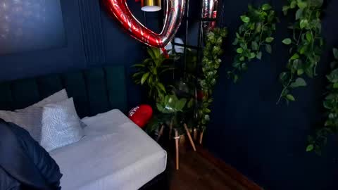 Snapshot of taylor_bennet chatting on 02-17-25, 12:05 Taylor Bennet online show from 02-17-25, 12:05