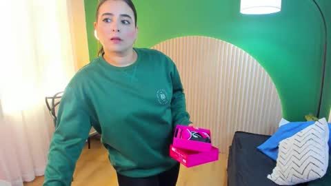 Snapshot of taylor_bennet chatting on 09-24-25, 12:08 Taylor Bennet online show from 09-24-25, 12:08