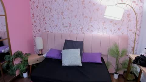 Snapshot of taylor_bennet chatting on 10-05-25, 12:14 Taylor Bennet online show from 10-05-25, 12:14