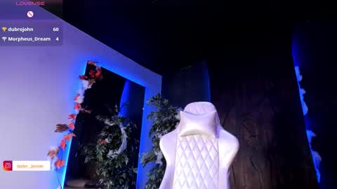 Snapshot of taylor_jonnees chatting on 10-14-25, 05:03 Taylor  Help me to get 100 thumbs up online show from 10-14-25, 05:03