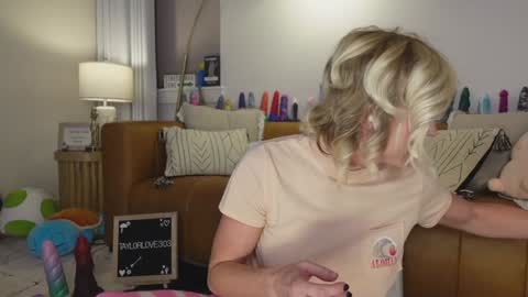 Taylor --  online show from 09-30-25, 10:09