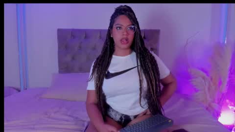 Taylor  online show from 10-19-25, 04:57