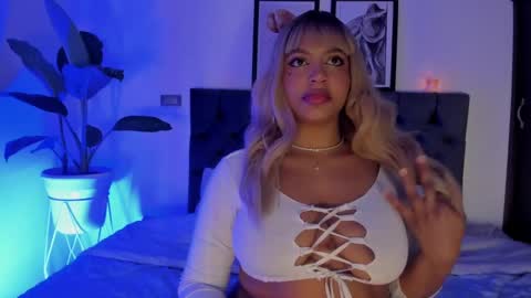 Taylor  online show from 11-12-25, 03:29