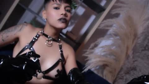 Snapshot of taylorharp chatting on 11-28-25, 10:40 Taylor online show from 11-28-25, 10:40