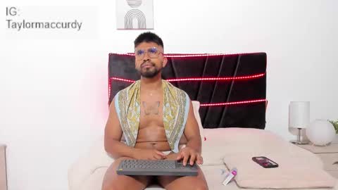 taylormaccurdy_ online show from 12-20-25, 04:19