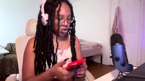 Snapshot of taylorsosweets chatting on 05-08-26, 11:43 Taylor online show from 05-08-26, 11:43