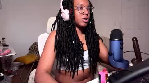 Snapshot of taylorsosweets chatting on 05-16-26, 09:39 Taylor online show from 05-16-26, 09:39