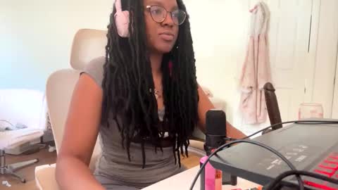 Snapshot of taylorsosweets chatting on 05-25-26, 09:32 Taylor online show from 05-25-26, 09:32