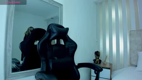 tayra online show from 01-22-25, 01:20