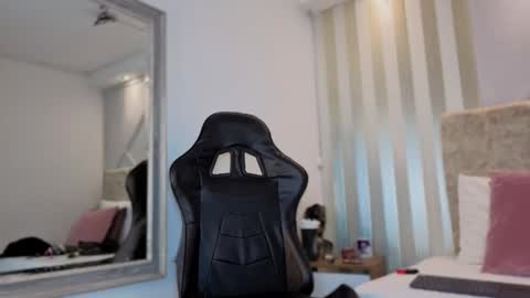 Snapshot of tayra_pradit chatting on 02-01-26, 06:17 tayra online show from 02-01-26, 06:17