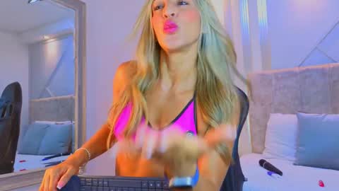 tayra online show from 03-15-26, 06:58