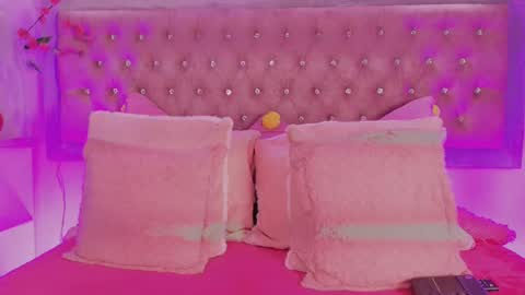 Sofia online show from 11-18-25, 12:42