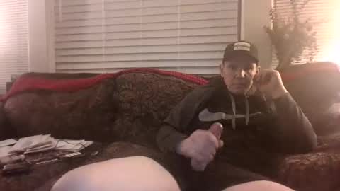 Snapshot of tc123496 chatting on 12-03-24, 11:55 NATE online show from 12-03-24, 11:55