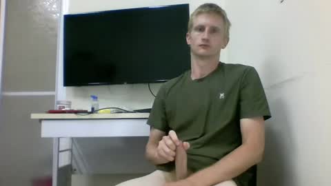 Snapshot of tcute0 chatting on 09-17-25, 01:40 tcute0 online show from 09-17-25, 01:40