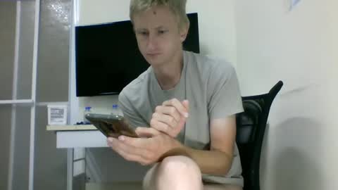 Snapshot of tcute0 chatting on 10-05-25, 08:40 tcute0 online show from 10-05-25, 08:40