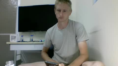 Snapshot of tcute0 chatting on 10-08-25, 09:12 tcute0 online show from 10-08-25, 09:12