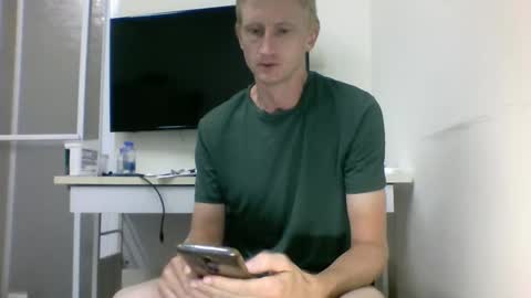 Snapshot of tcute0 chatting on 10-12-25, 09:47 tcute0 online show from 10-12-25, 09:47