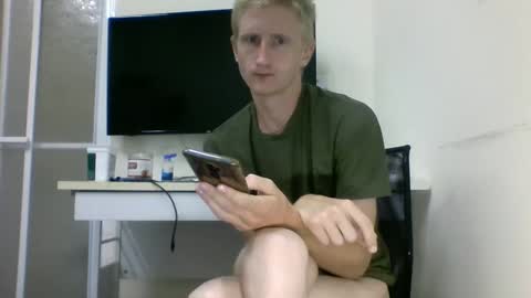 Snapshot of tcute0 chatting on 10-15-25, 08:42 tcute0 online show from 10-15-25, 08:42