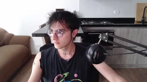 Snapshot of te0__0 chatting on 06-18-26, 05:28 Teo independent model online show from 06-18-26, 05:28