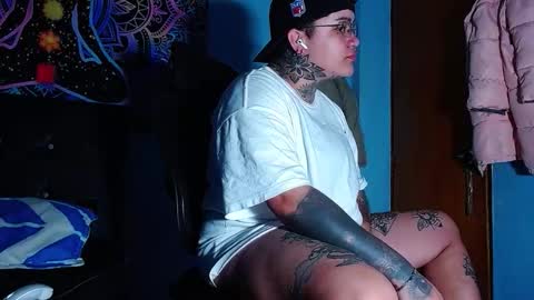 Snapshot of techno_420 chatting on 02-05-26, 10:09 Charlee He online show from 02-05-26, 10:09