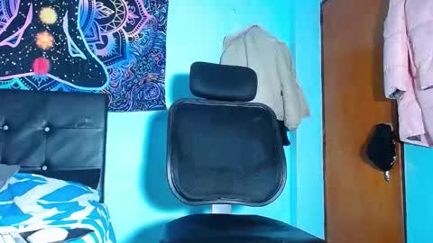 Snapshot of techno_420 chatting on 03-04-26, 11:55 Charlee He online show from 03-04-26, 11:55