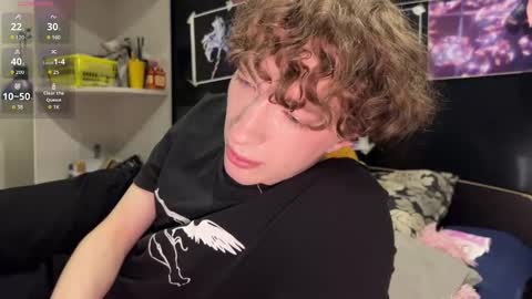 Snapshot of technoracer chatting on 03-08-26, 10:02 Alice online show from 03-08-26, 10:02