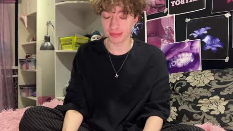 Snapshot of technoracer chatting on 03-27-26, 12:27 Alice online show from 03-27-26, 12:27