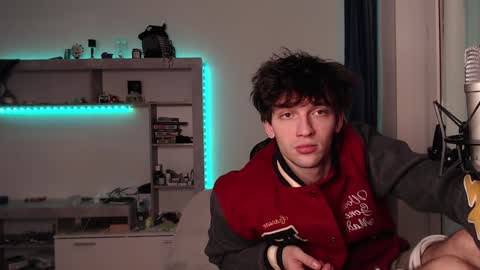 Snapshot of teddy_mode chatting on 12-17-24, 12:01 Teddy online show from 12-17-24, 12:01