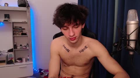 Snapshot of teddy_mode chatting on 12-18-24, 06:21 Teddy online show from 12-18-24, 06:21