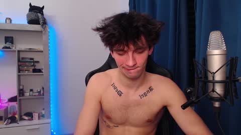 Snapshot of teddy_mode chatting on 12-19-24, 01:07 Teddy online show from 12-19-24, 01:07