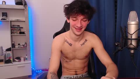 Snapshot of teddy_mode chatting on 12-19-24, 02:02 Teddy online show from 12-19-24, 02:02