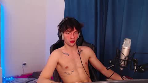 Snapshot of teddy_mode chatting on 12-19-24, 08:13 Teddy online show from 12-19-24, 08:13